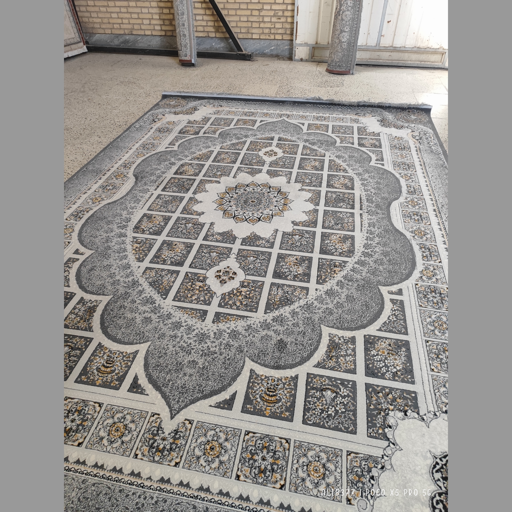 Maneli carpet