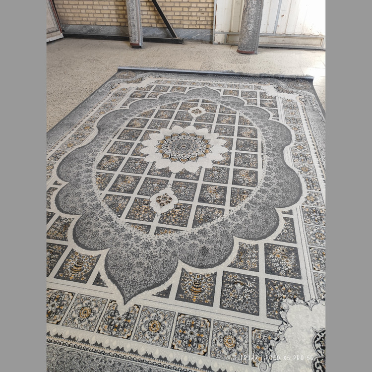 Maneli carpet